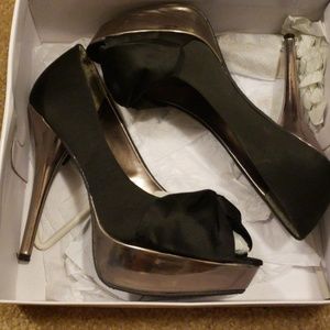 Steve Madden 8.5 Black with silver